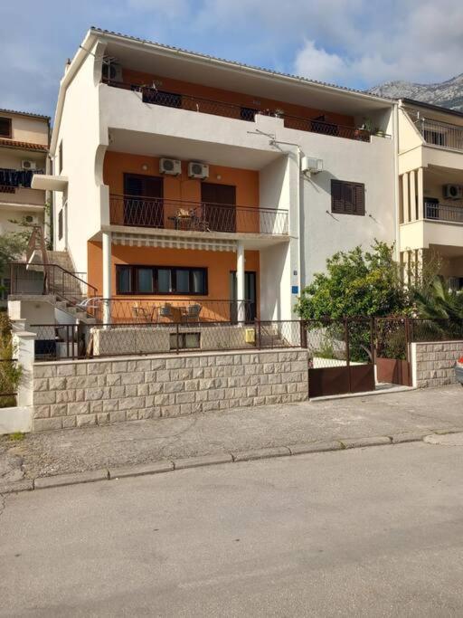 Apartment Dora-100M From The Central Beach Makarska Exterior foto